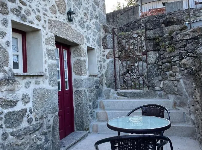 Casa Dos Pintos 別荘 パレーデス・デ・コウラ